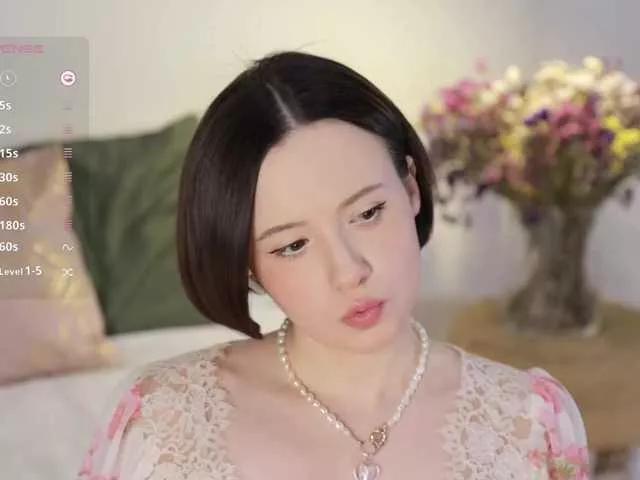 -FemaleEssence- on BongaCams