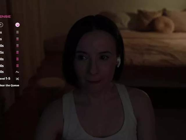 -FemaleEssence- on BongaCams