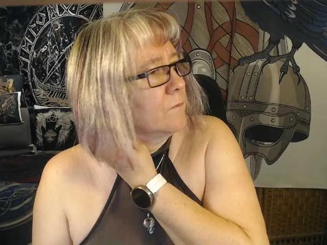 90dTitten on BongaCams