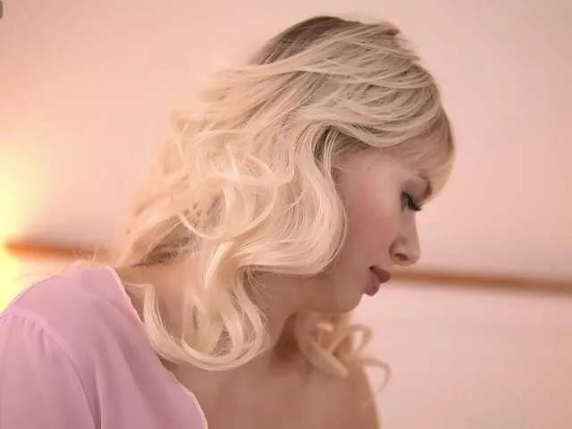 AdelineKing on BongaCams