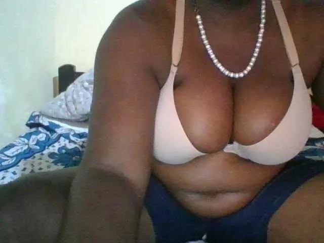 bigboobies2 on BongaCams