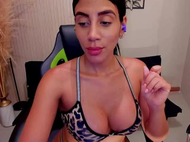 charlotte-Cox on BongaCams