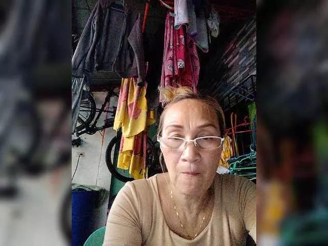 cherrywhite03 on BongaCams