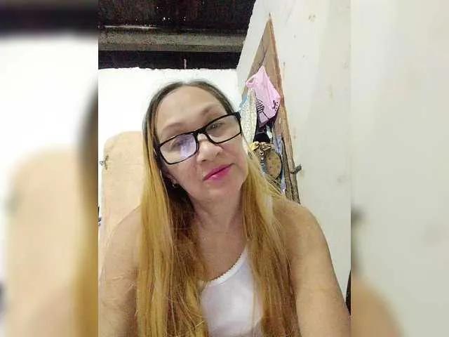 cherrywhite03 on BongaCams