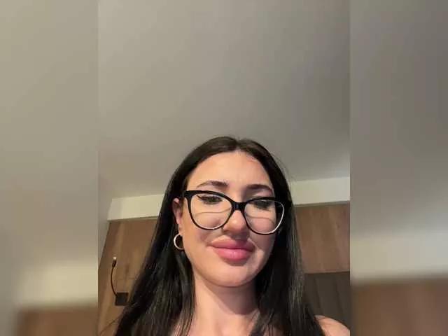 Chiaralovee on BongaCams