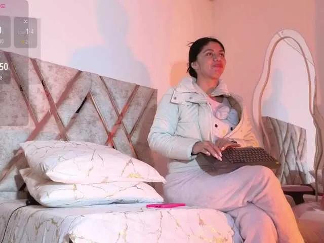 Cloesweety on BongaCams