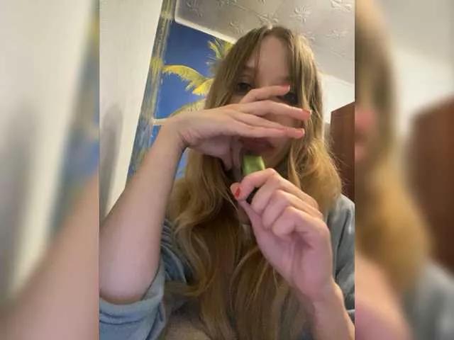 Emmalove13 on BongaCams