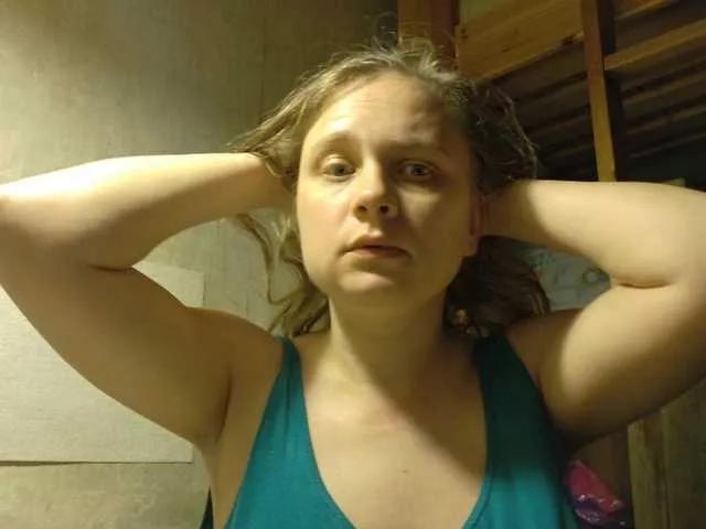 esterjohns on BongaCams