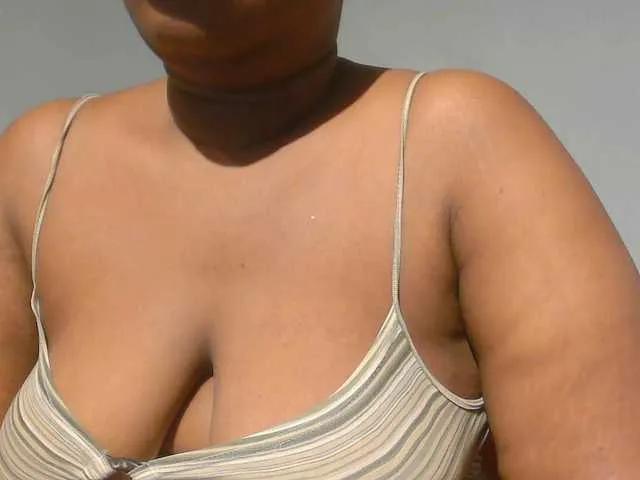 Freakyslut5 on BongaCams