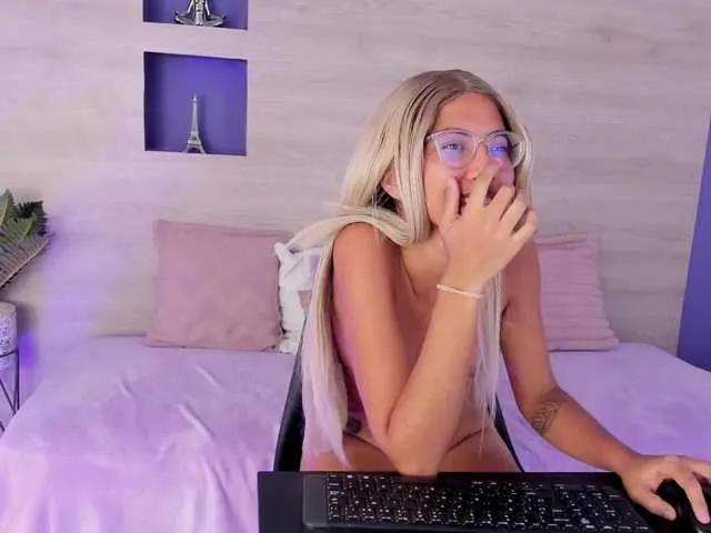 Hillary-hott on BongaCams