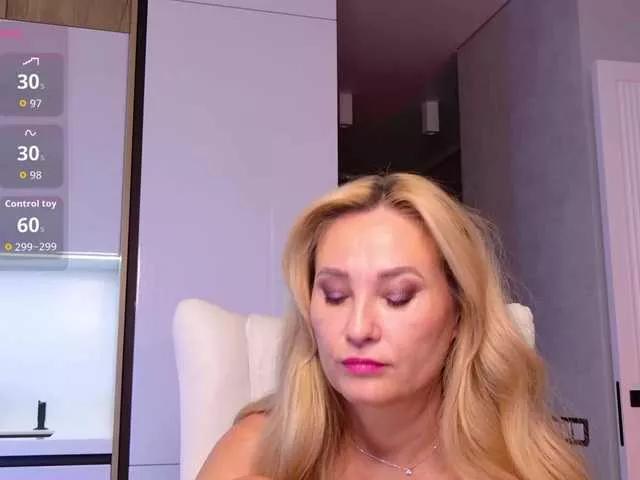 hold-me-tight on BongaCams