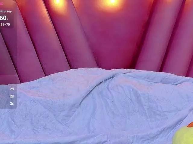 horny18girl on BongaCams