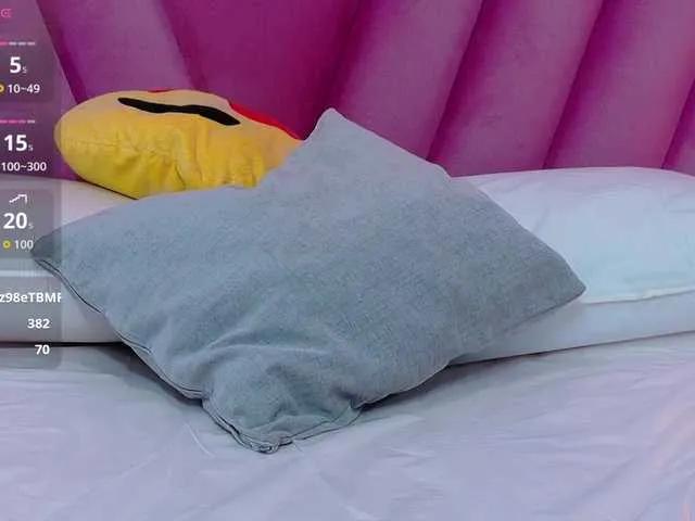 horny18girl on BongaCams