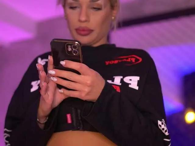 IvyRowa on BongaCams