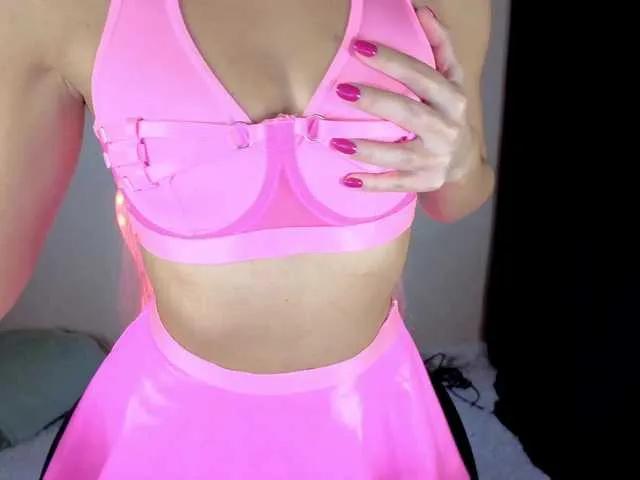 KiraWhite on BongaCams