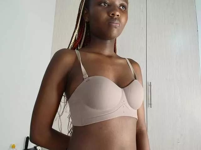 Little-Freak on BongaCams