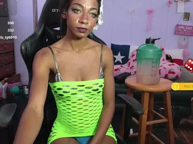 Mocha17 on BongaCams