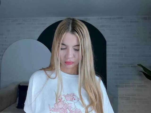 NiaHolland on BongaCams