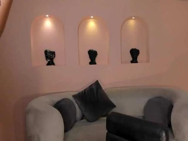 NiaSalvatore on BongaCams