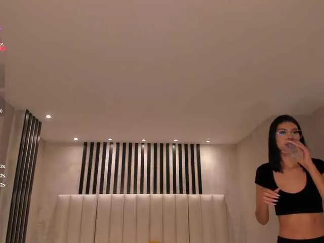 NiaSalvatore on BongaCams