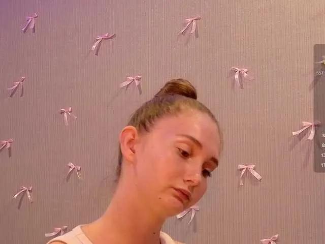 PeachGirl on BongaCams