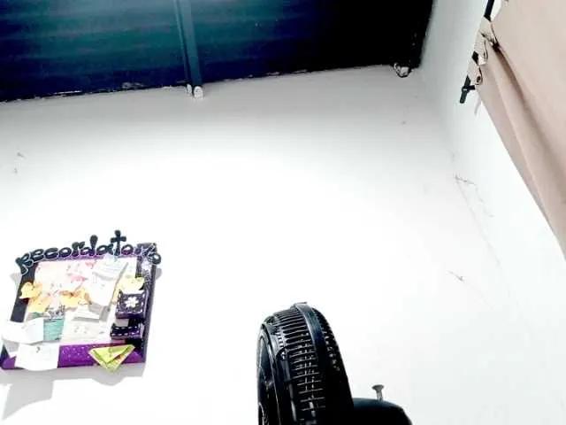 PetiteIvoryqueens on BongaCams