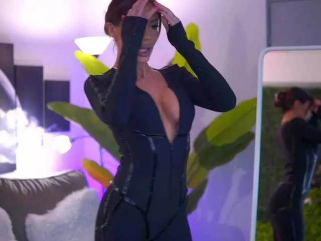 RaquelleVon on BongaCams