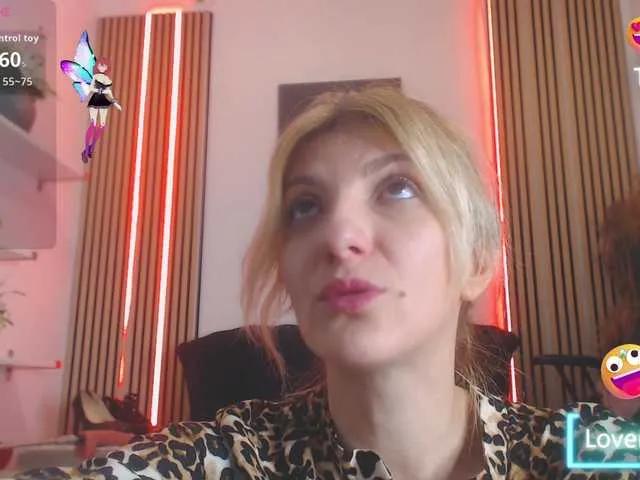 RileyLanna — i love tease my ass a lott and i like be kised on neck and foot and legs a lottt