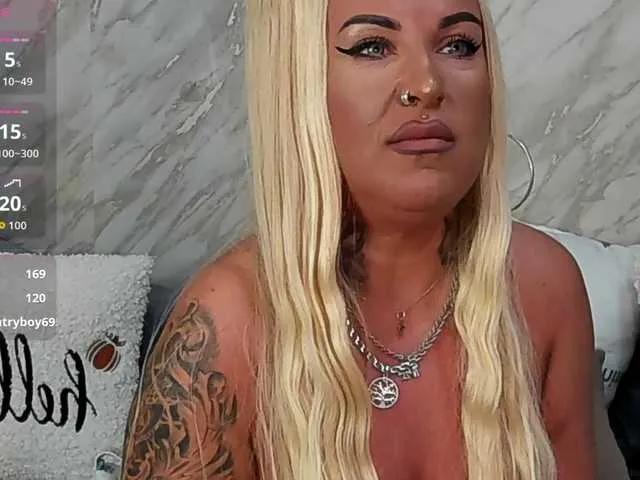 SierraQuinn on BongaCams