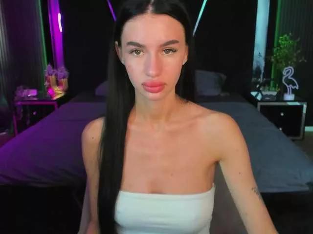 SnowWhiteee on BongaCams