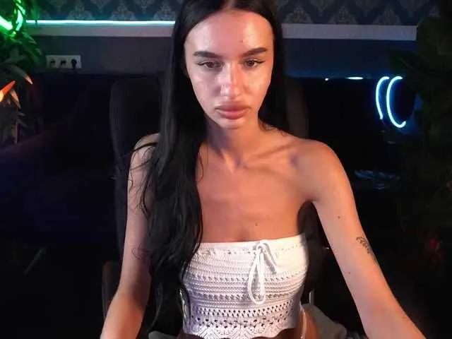 SnowWhiteee on BongaCams