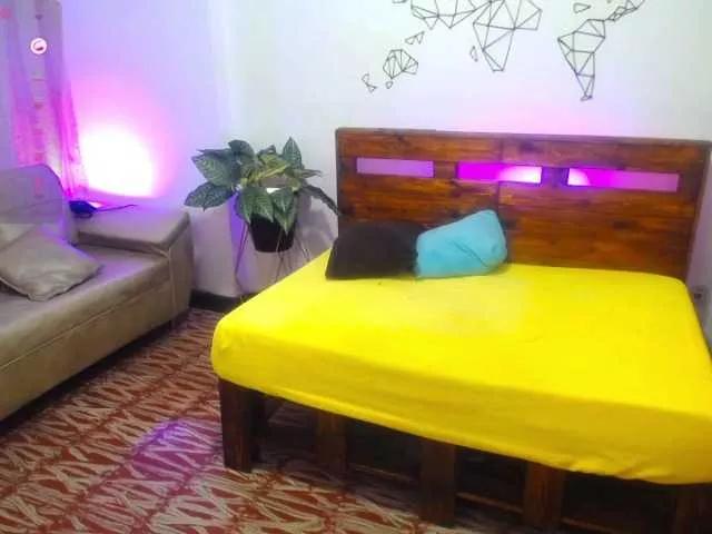 Yeseniaa25 on BongaCams