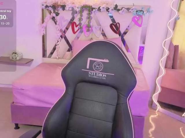 ZURY-TAY on BongaCams