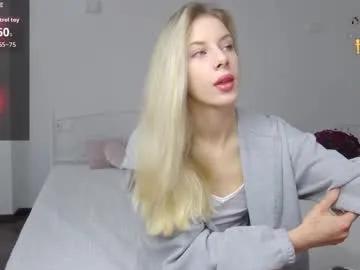 alyxkinski on Chaturbate