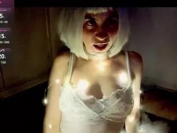 annietinky on Chaturbate