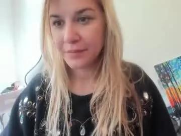 artsyandcraftsy_ on Chaturbate