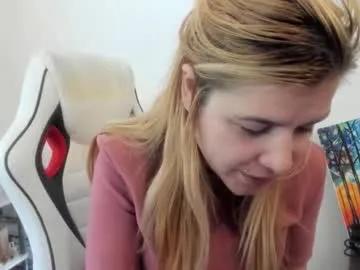 artsyandcraftsy_ on Chaturbate