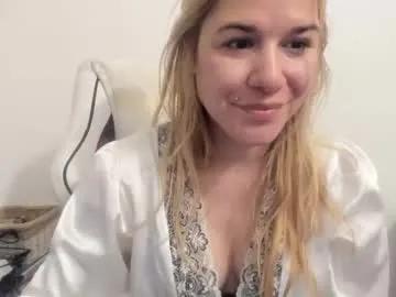 artsyandcraftsy_ on Chaturbate