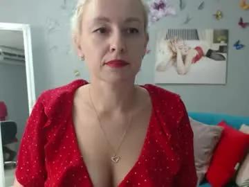 blondy_mom on Chaturbate