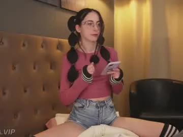 girl_i_am on Chaturbate