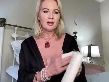 gl1tter_barbie on Chaturbate