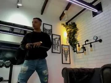 italomoore on Chaturbate