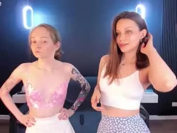 julie_n_jastin on Chaturbate