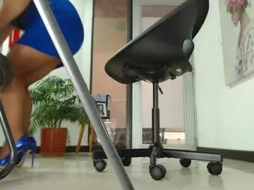 karinbellee on Chaturbate