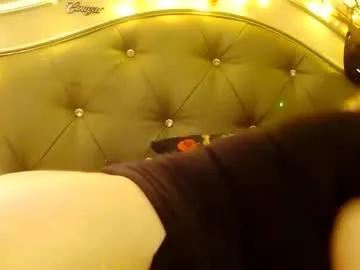 kinkypinkyplay2 on Chaturbate