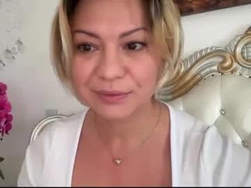 kiradivine on Chaturbate