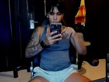 zhoestrong on Chaturbate