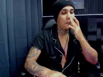 zhoestrong on Chaturbate
