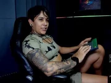 zhoestrong on Chaturbate