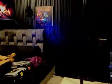 zhoestrong on Chaturbate